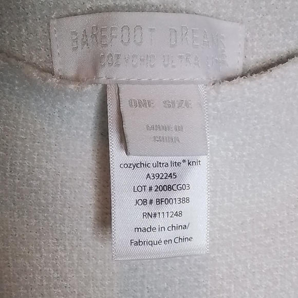 BAREFOOT DREAMS COZYCHIC ULTRA LITE SOFT STRIPED OCEAN BREEZE PONCHO - Picture 3 of 3